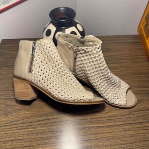 Sbicca Women's Cream Tan Ankle Booties – Zip Up Block Heel Boots Size 8